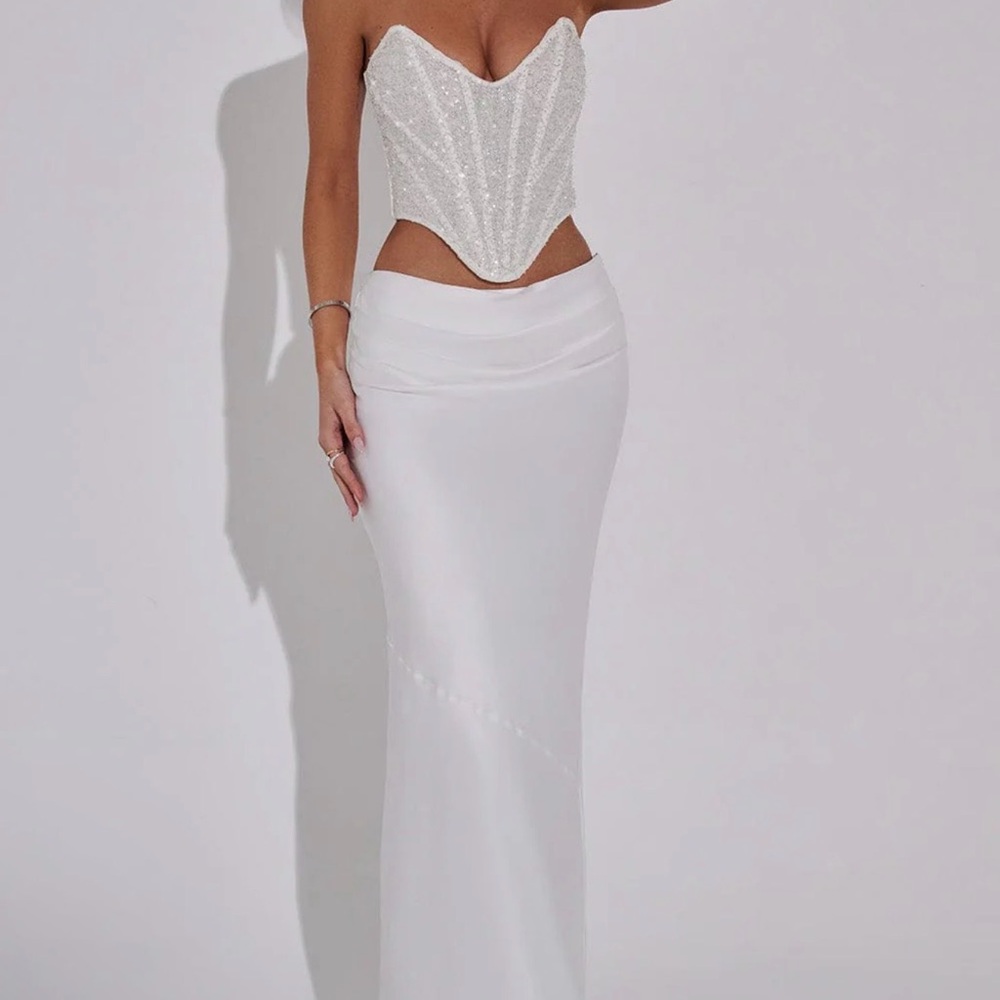 Elegant White Strapless Gown